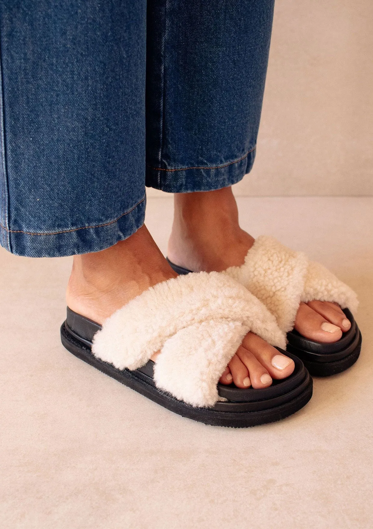 ALOHAS Cloud Shearling Slipper Sandals