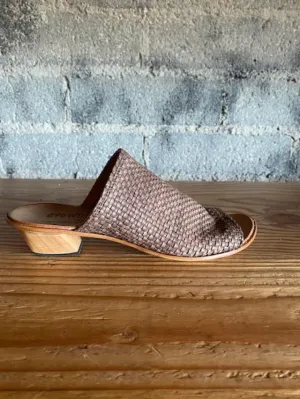 Cydwoq Asia Heel Sandals