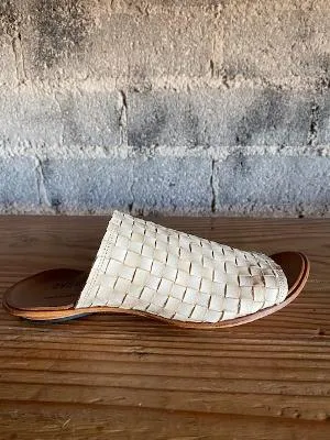 Cydwoq Asia Sandals