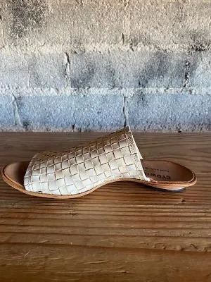 Cydwoq Asia Sandals