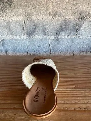 Cydwoq Asia Sandals
