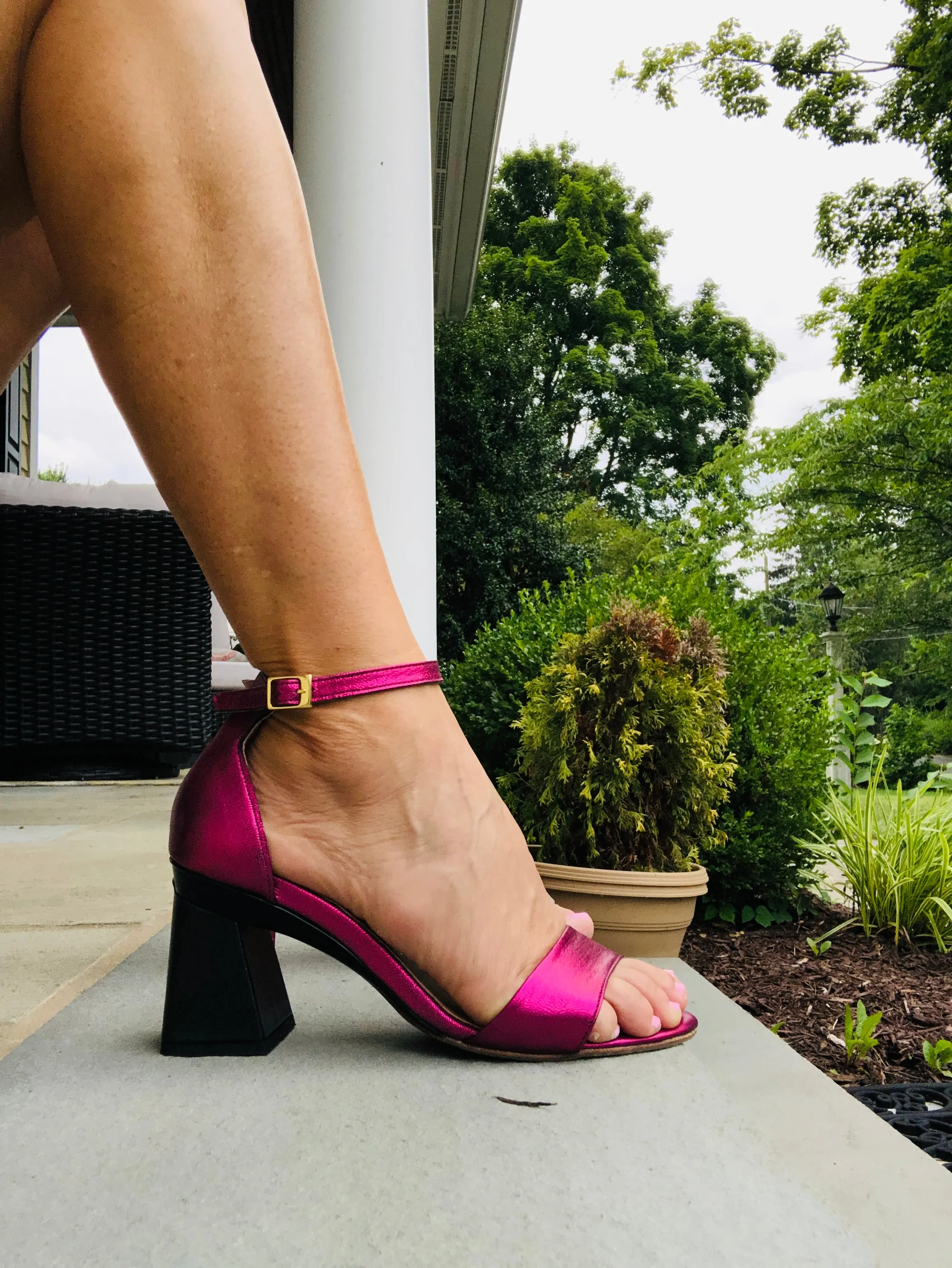 Deyi Metallic Fushia Sandal