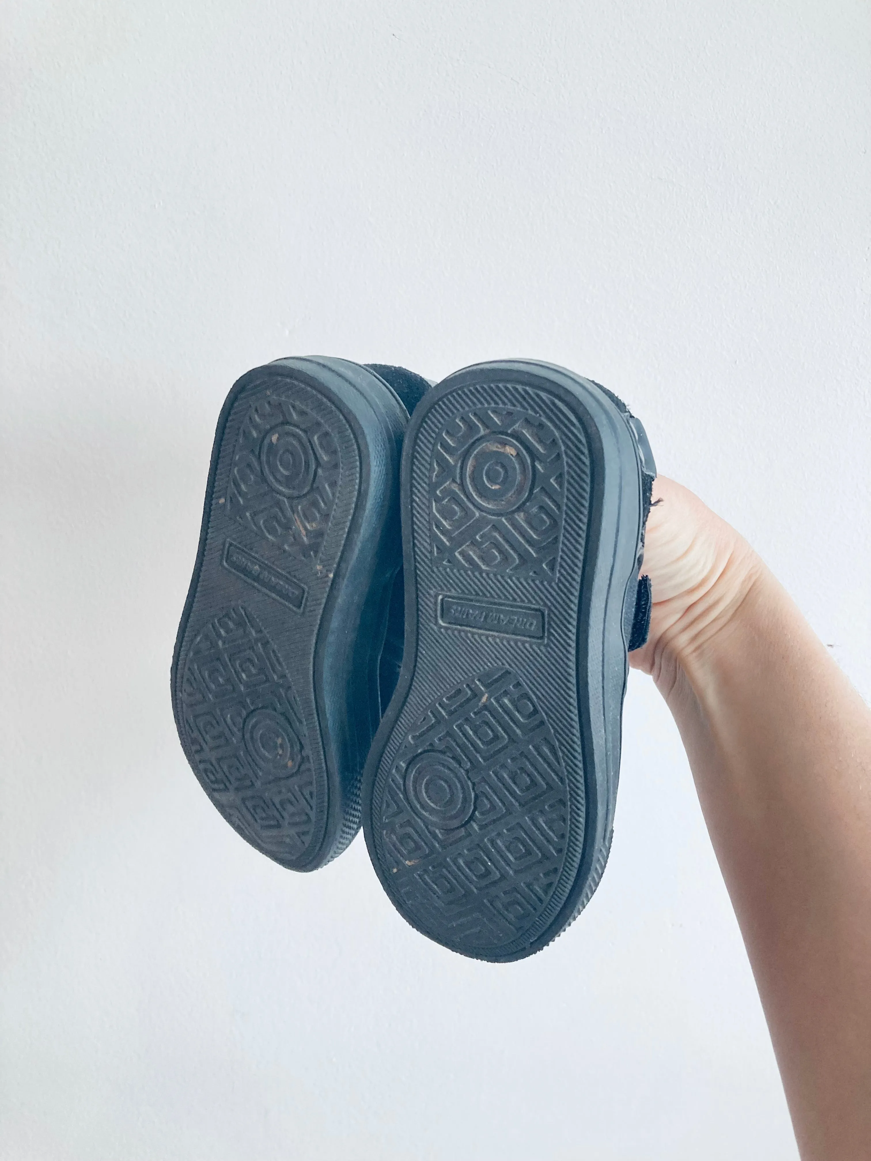 Elastic Lace Velcro Sneakers - Dream Pairs // 9 Toddler