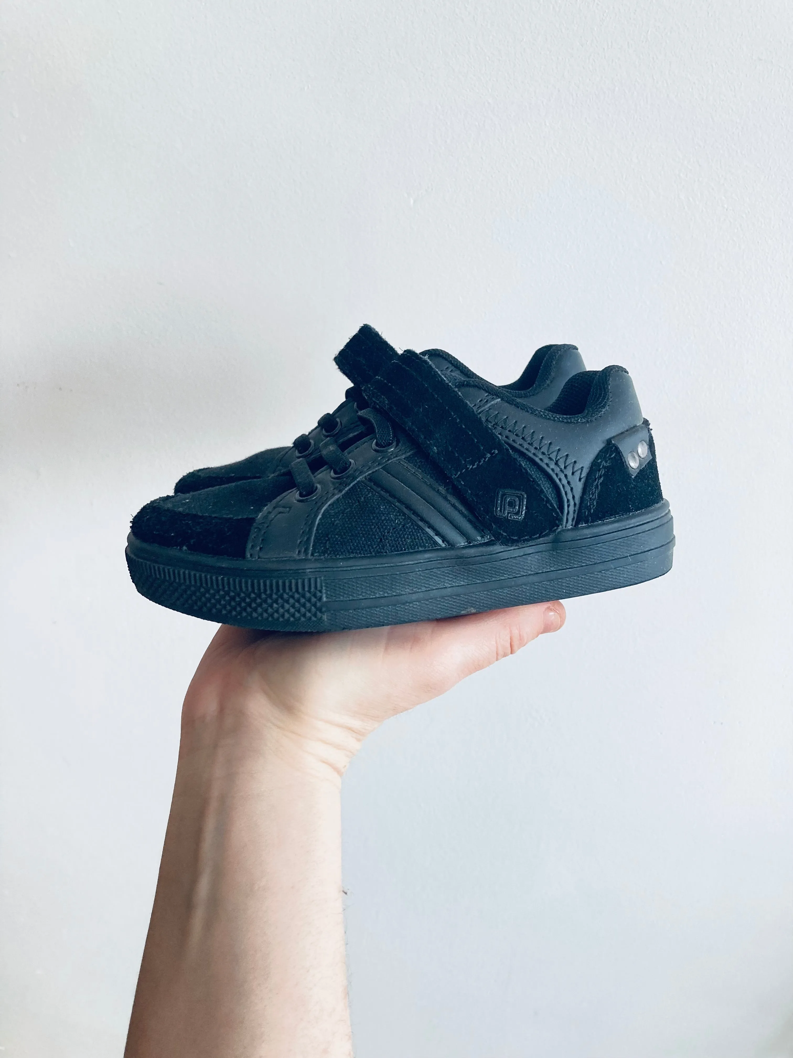 Elastic Lace Velcro Sneakers - Dream Pairs // 9 Toddler