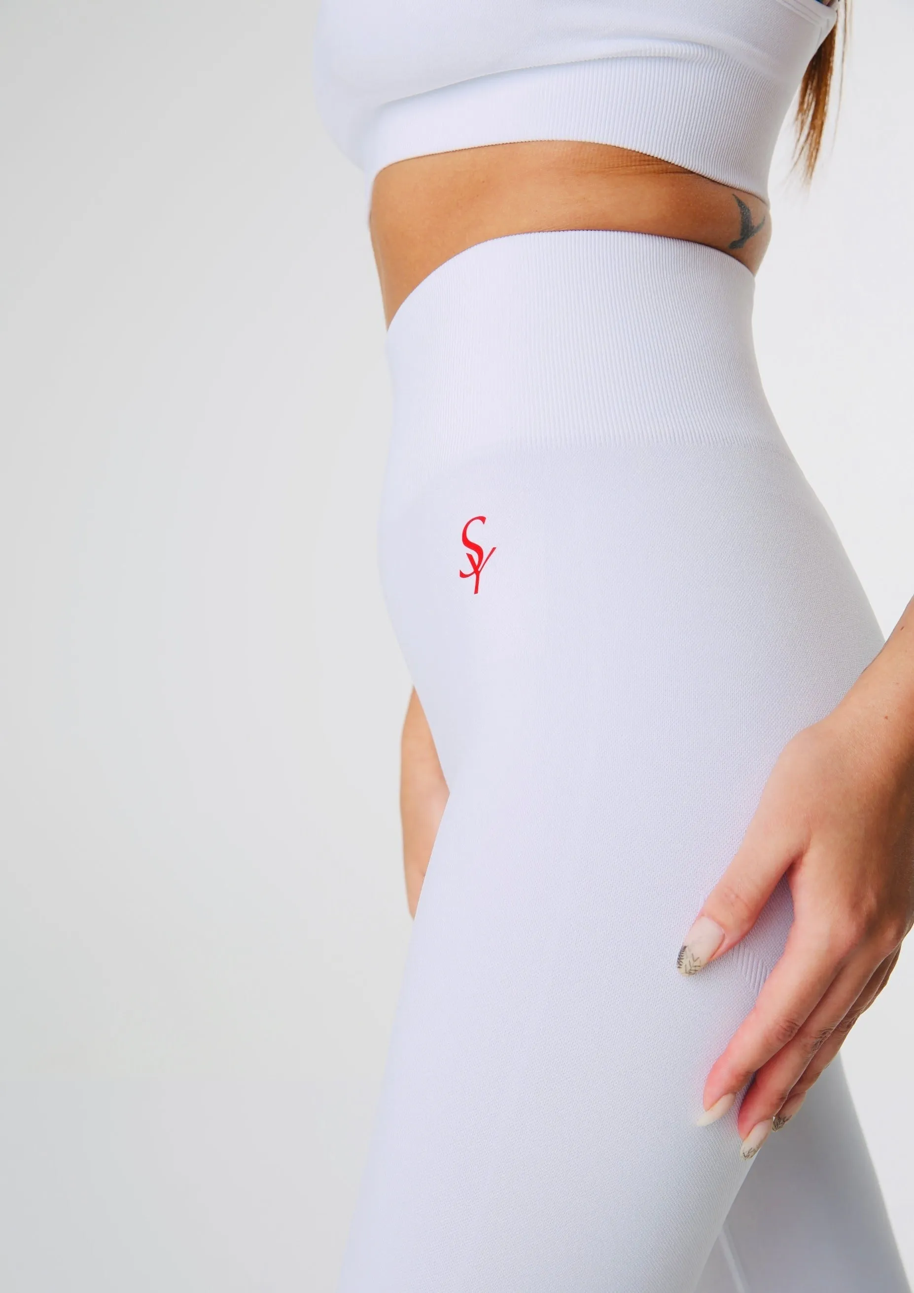 ''Joy'' White – Solid Leggings and Sports Bra Set