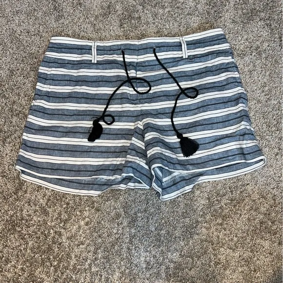Loft The Riviera Short Striped Size 4