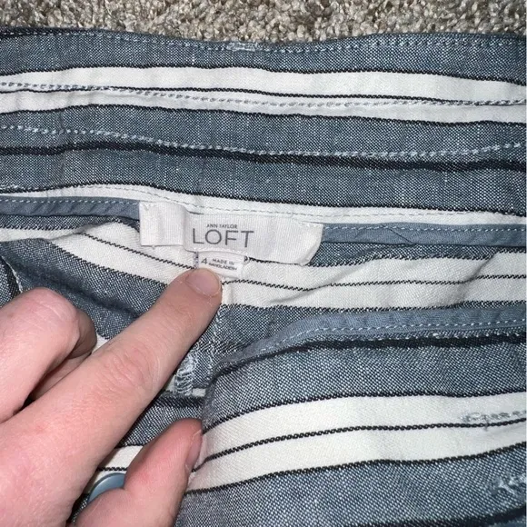 Loft The Riviera Short Striped Size 4