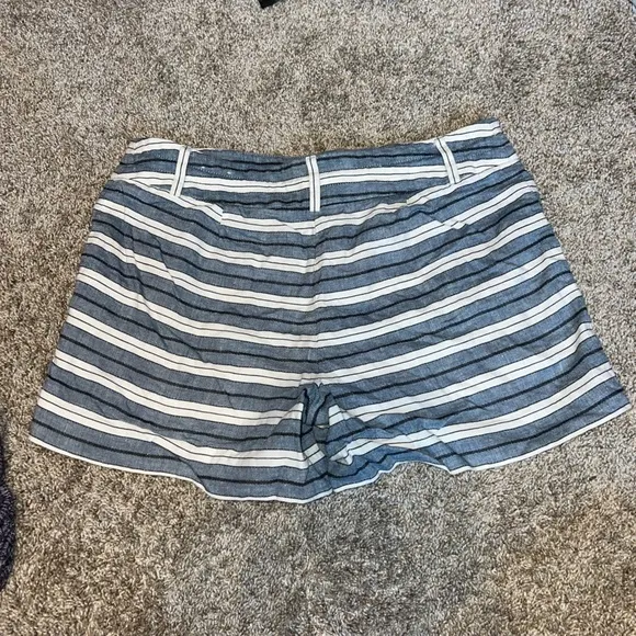 Loft The Riviera Short Striped Size 4
