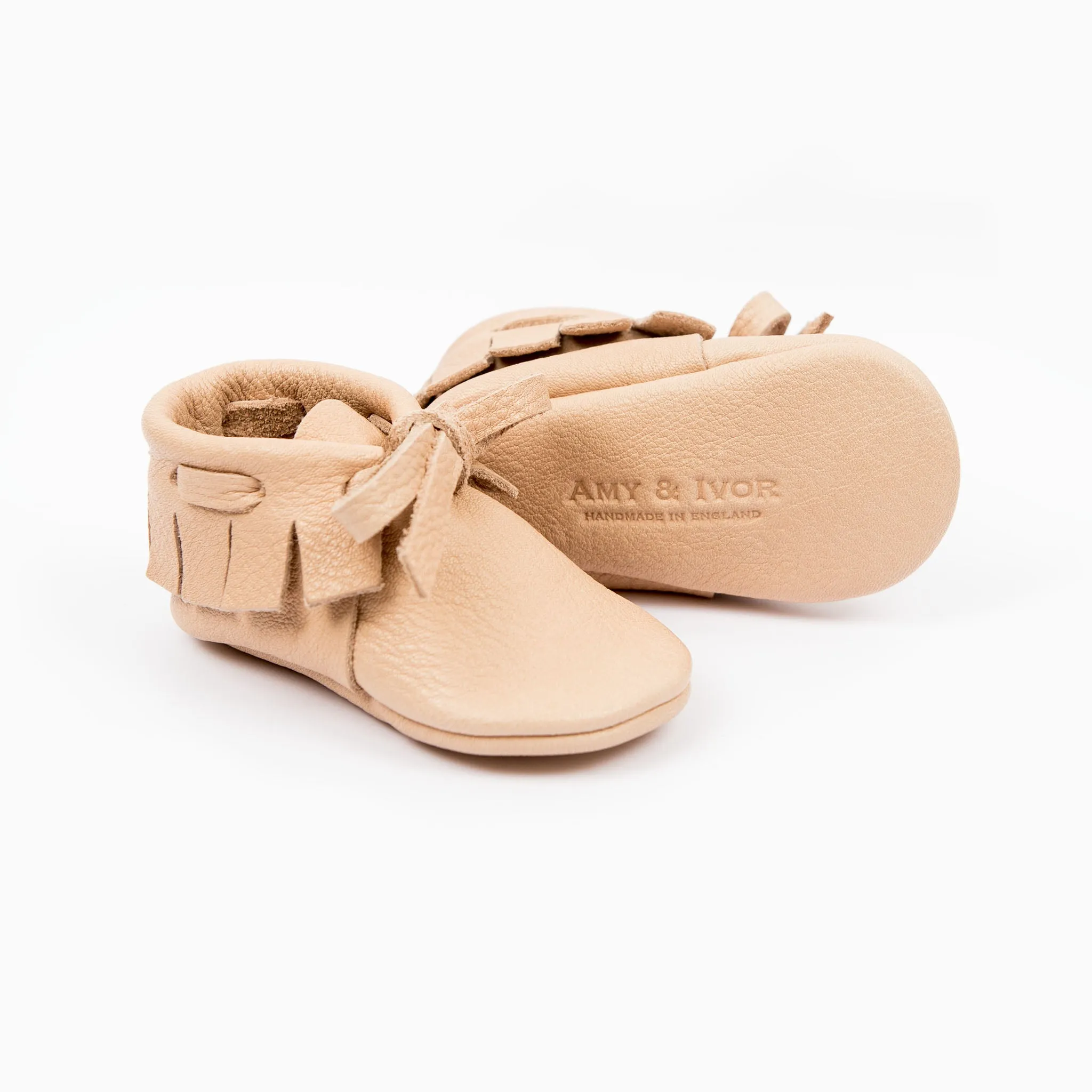 NATURAL LACED MOCCASINS