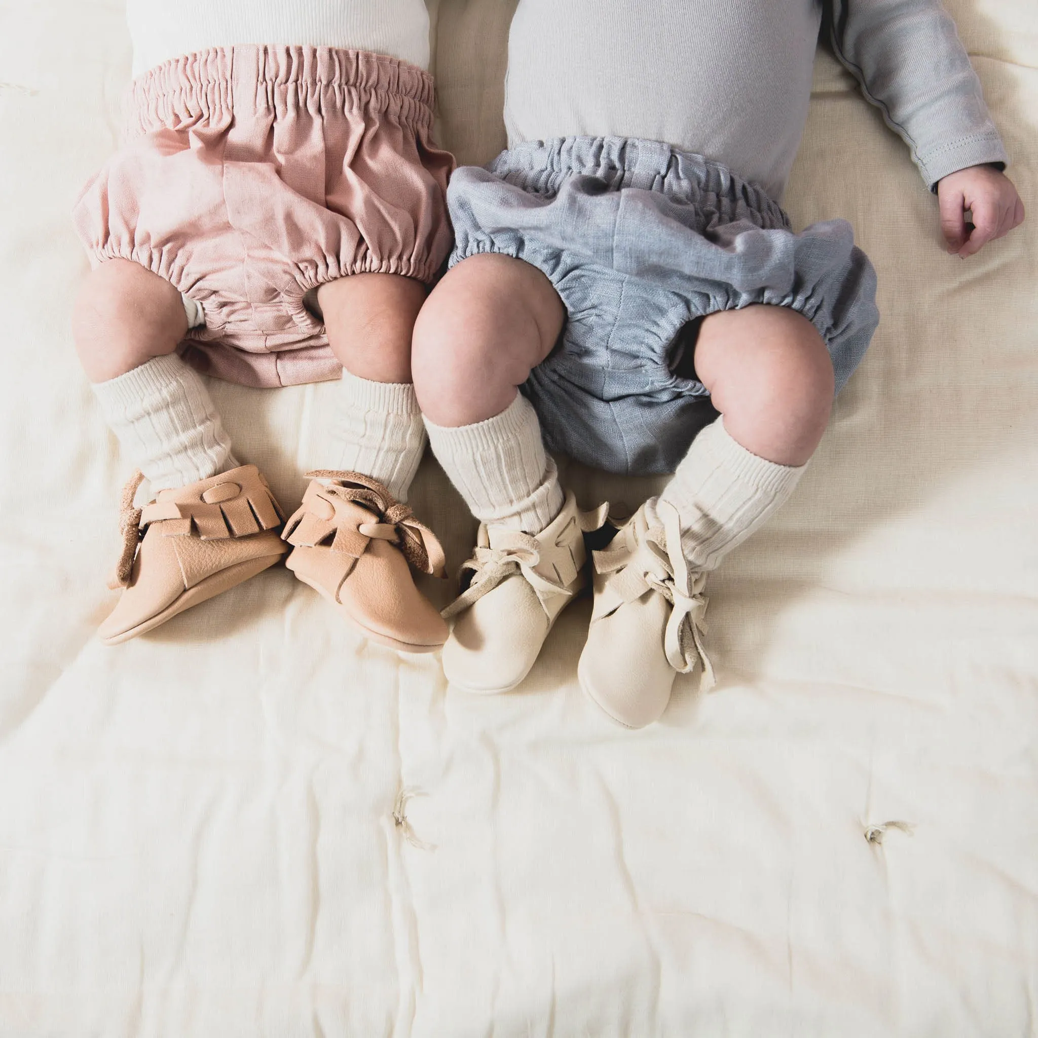 NATURAL LACED MOCCASINS
