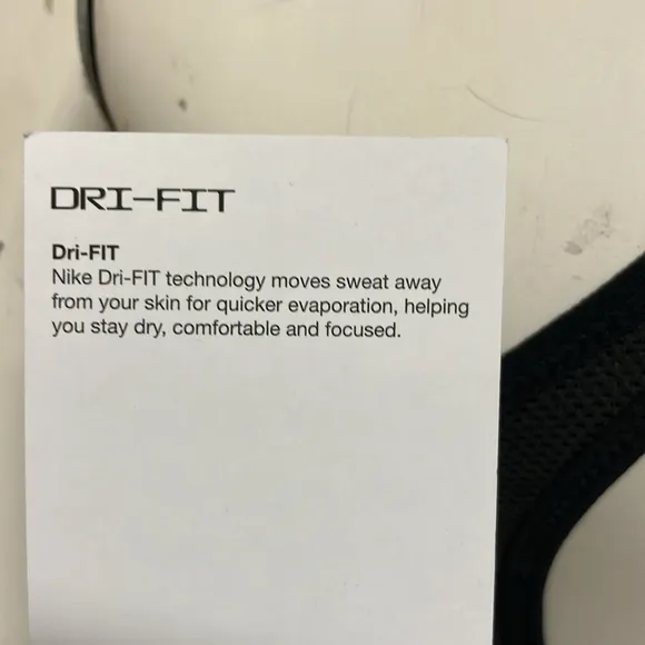 Nike “Fly” Athletic/Athleisure Sports Bra/Top, NWT!