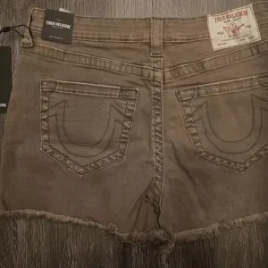 NWT $129 True Religion Women's Brindle Raw Hem High Rise Denim Maisie Shorts 28