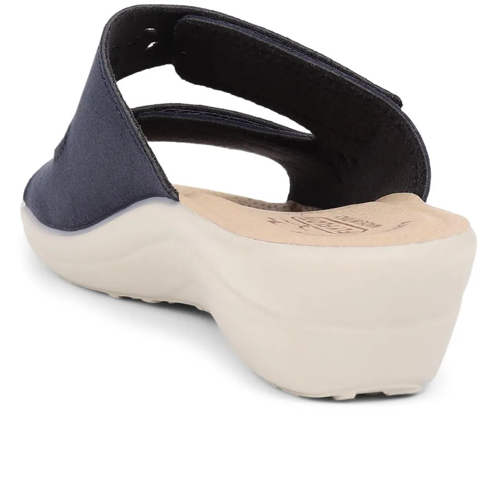 Touch-Fasten Wedge Sandals  - FLY39061 / 324 780